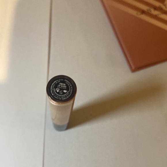 πGLOW w/ABH 4 pc HIGHLIGHT & 2 Glosses - Picture 9 of 15